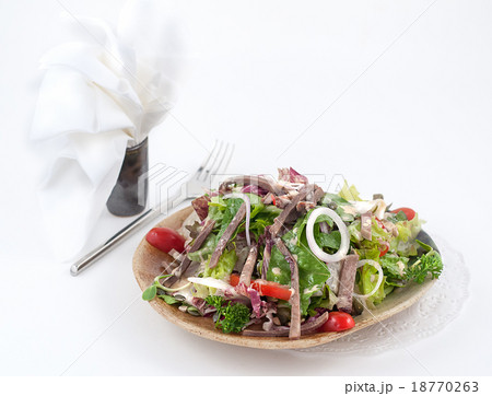 Mixed salad with dressingand greenery 18770263