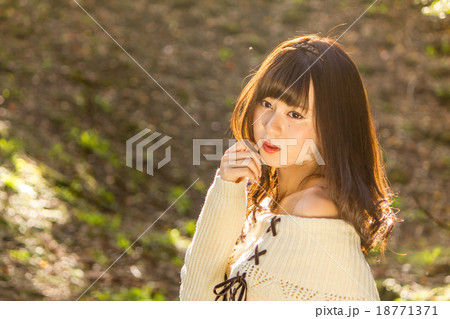 女性　ポートレート 18771371