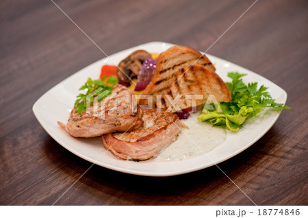 Pork chop with vegetable  18774846