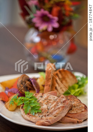Pork chop with vegetable  18774847