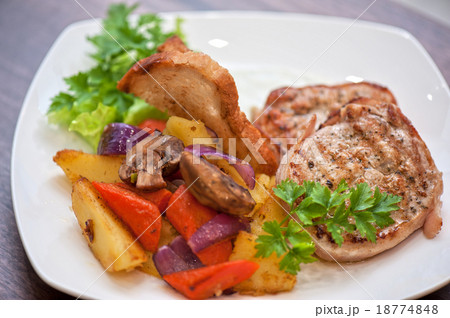 Pork chop with vegetable  18774848