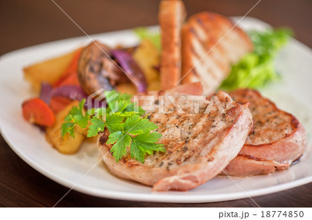 Pork chop with vegetable  18774850