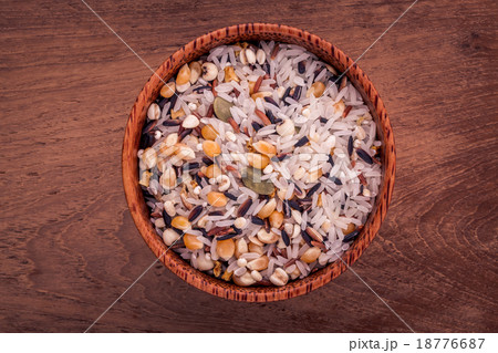 Mixed Whole grain Traditional Thai rice  18776687