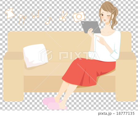 タブレットで情報収集をする女性 18777135