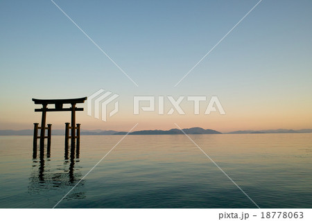 滋賀県　白髭神社、湖中鳥居 18778063