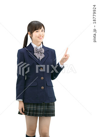 制服姿の女子高生のバストアップ白バックイメージ 制服姿の女子高生のバストアップ白バックイメージ 18779924