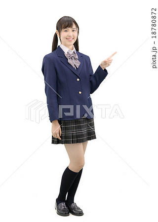 制服を着てポーズしている女子高生の全身白バックのイメージ 制服を着てポーズしている女子高生の全身白バックのイメージ 18780872