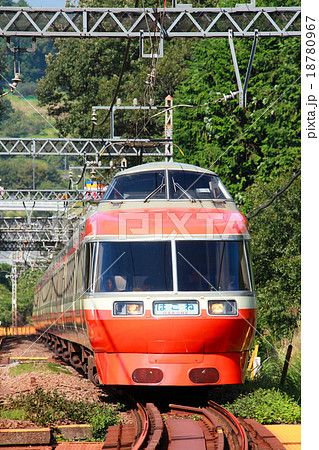 山間部を行く小田急ロマンスカー7000形 山間部を行く小田急ロマンスカー7000形 18780967