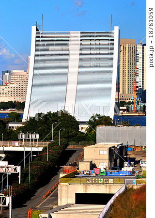 首都高速道路 東京港トンネル 大井換気所の写真素材