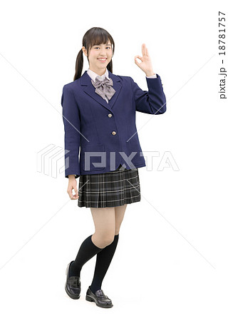 制服を着てポーズしている女子高生の全身白バックのイメージ 18781757