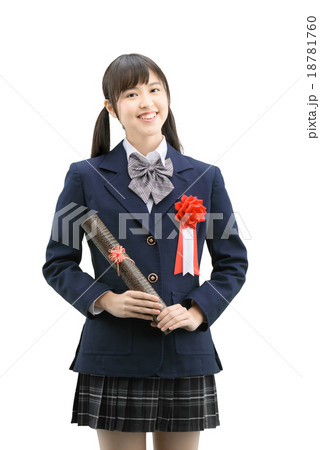 制服を着ている女子高生の卒業式の白バックのイメージ 18781760