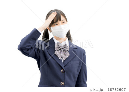 制服を着ている女子高生の白バックのイメージ 18782607