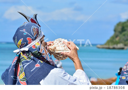 節祭 法螺貝を吹く男 節祭 法螺貝を吹く男 18786308