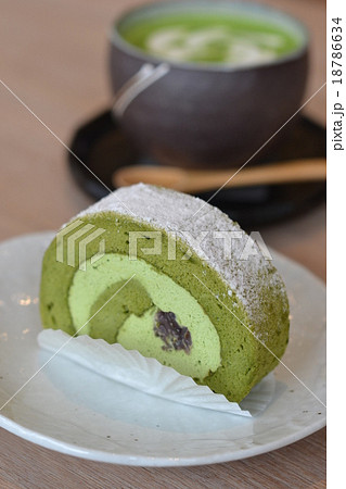 抹茶ロールケーキ 18786634