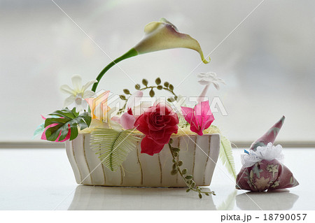 フラワーアレンジメント　薔薇　ウンベラータ　ピエロ 18790057