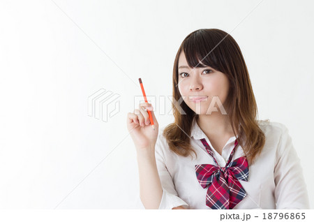勉強のアドバイスをする女子学生　イメージ　アップ 18796865