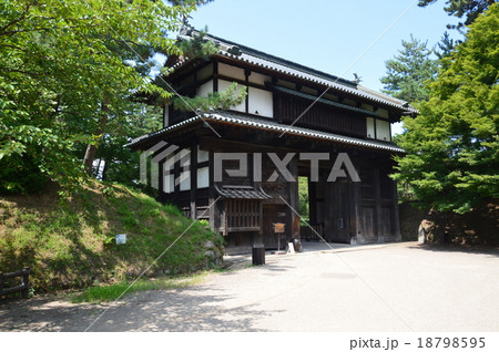 弘前城の南内門（弘前公園／青森県弘前市） 18798595