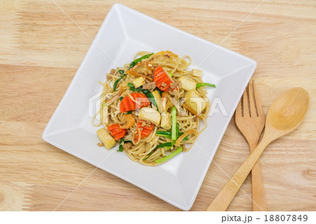 Stir-fried noodles, Chinese style Stir-fried noodles, Chinese style 18807849