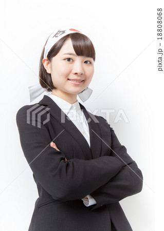 必勝はちまきをするスーツの女性　カメラ目線 18808068