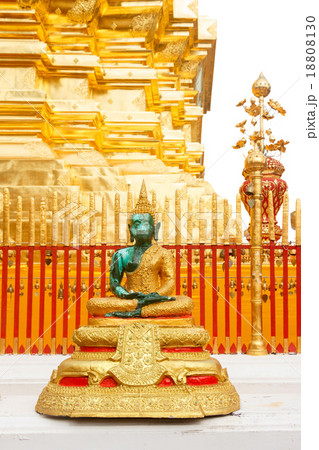 Buddha statue 18808130