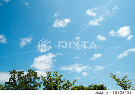 飛行機雲 18808453