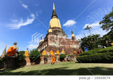 Monk and Buddha statue 18808674