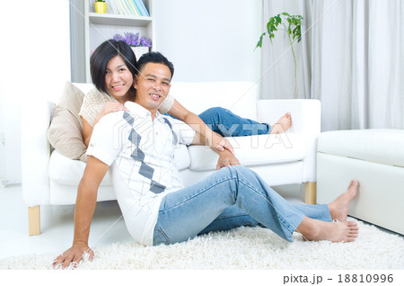 asian couple 18810996