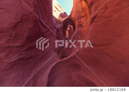 Slot canyon 18812166