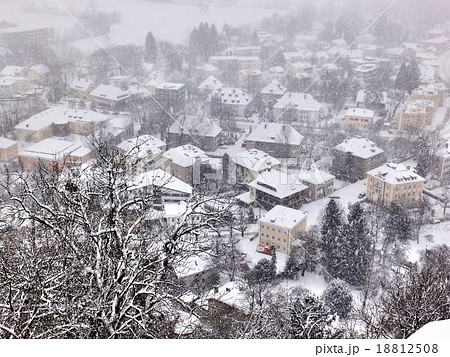 雪けむるザルツブルク旧市街 雪けむるザルツブルク旧市街 18812508