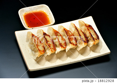 注意）黒背景に小ゴミや傷が残ります。餃子イメージ。 18812928