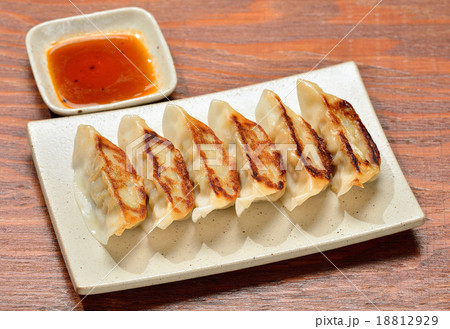 注意)黒背景に小ゴミや傷が残ります。餃子イメージ。 注意)黒背景に小ゴミや傷が残ります。餃子イメージ。 18812929