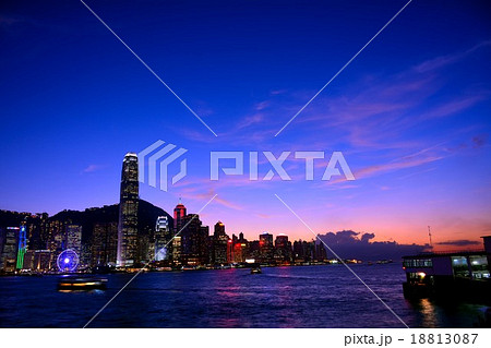 九龍半島から望む香港の夜景 18813087