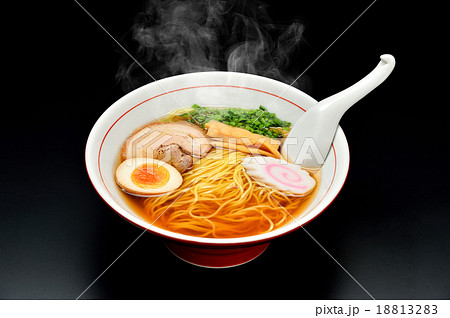 注意)黒背景に小ゴミ・傷が残ります。湯気はレタッチ合成です。中華そば(醤油味)イメージ。 注意)黒背景に小ゴミ・傷が残ります。湯気はレタッチ合成です。中華そば(醤油味)イメージ。 18813283