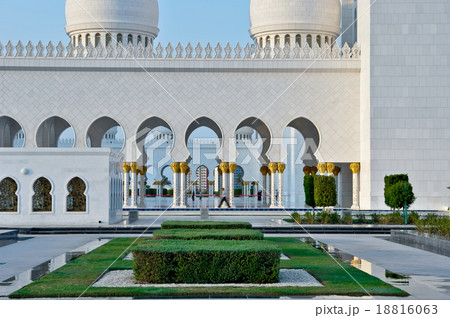 the Sheikh Zayed Grand Mosque 18816063