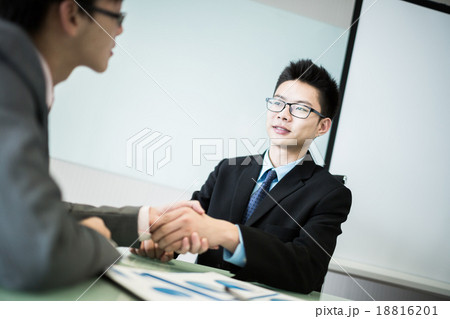 businessmen shaking hands businessmen shaking hands 18816201