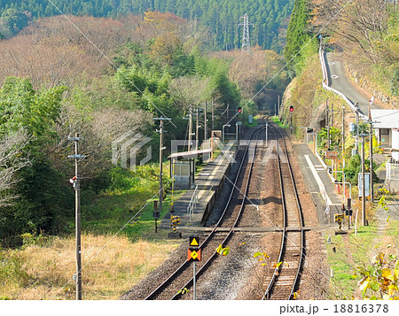 JR九州　久大本線　　晩秋の野矢駅 18816378