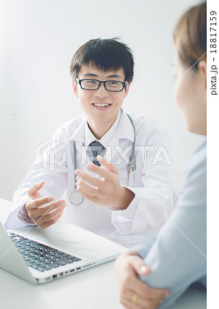 bright picture of male doctor with patient bright picture of male doctor with patient 18817159