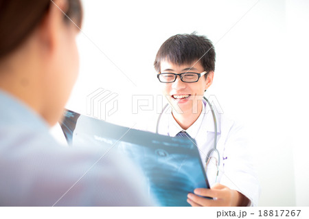 bright picture of male doctor with patient bright picture of male doctor with patient 18817267