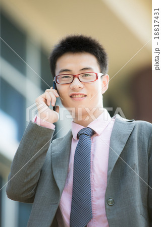 young businessman using cellphone closeup 18817431
