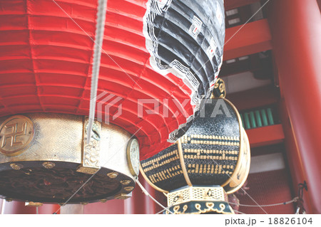 Sensoji-ji Red Japanese Temple in Asakusa, Tokyo Sensoji-ji Red Japanese Temple in Asakusa, Tokyo 18826104