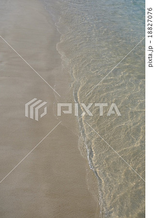 白良浜の波打ち際 18827076