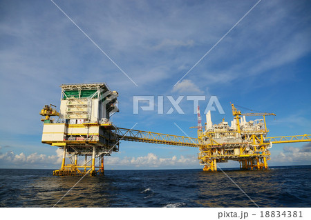 Offshore construction platform for production oil  18834381