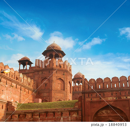 The Red Fort on sunny day 18840953