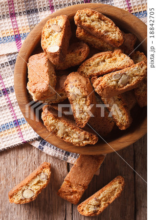 delicious cookies biscotti with almonds close-up 18842705