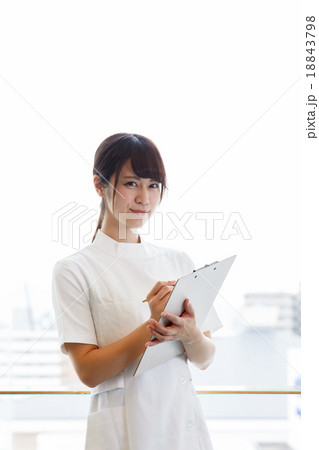 医療　病院　看護師　書く 18843798