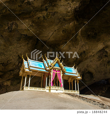 Royal pavilion in the Phraya Nakhon Cave 18848244