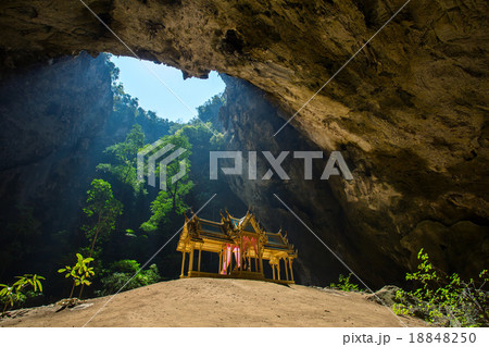 Royal pavilion in the Phraya Nakhon Cave 18848250