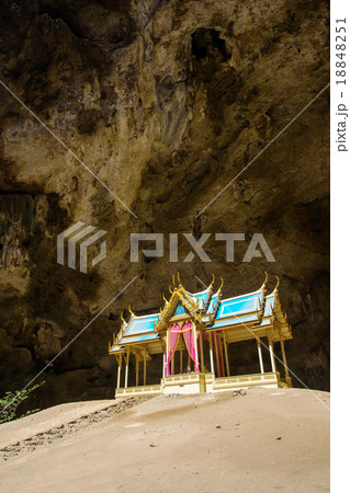 Royal pavilion in the Phraya Nakhon Cave 18848251