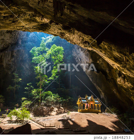 Royal pavilion in the Phraya Nakhon Cave 18848253