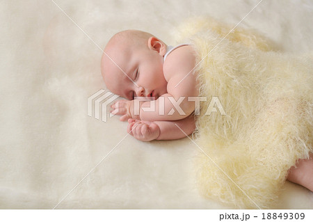 Little baby on the bed at home Little baby on the bed at home 18849309